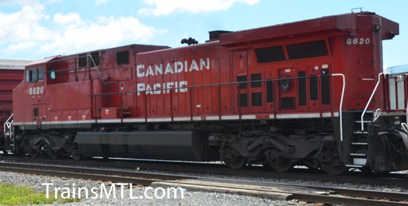 Locomotive CP8620 left side / coté gauche